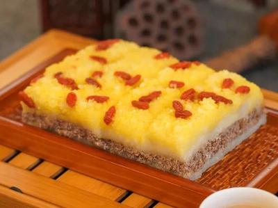 插小旗的重陽糕煥新上市，融合西點工藝引領(lǐng)預(yù)包裝食品新風(fēng)尚